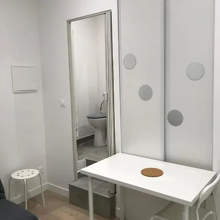 La Maison D'antonin شقة