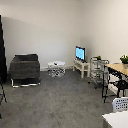 La Maison D'antonin アパート *